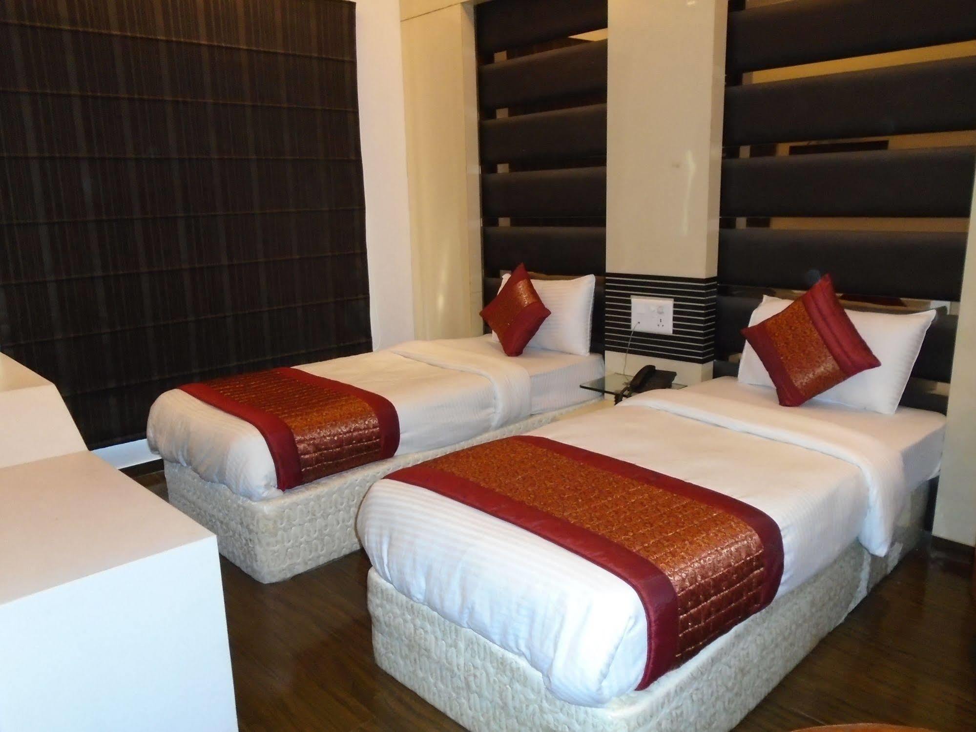 Hotel Gold Souk - Karol Bagh Delhi  Exteriör bild