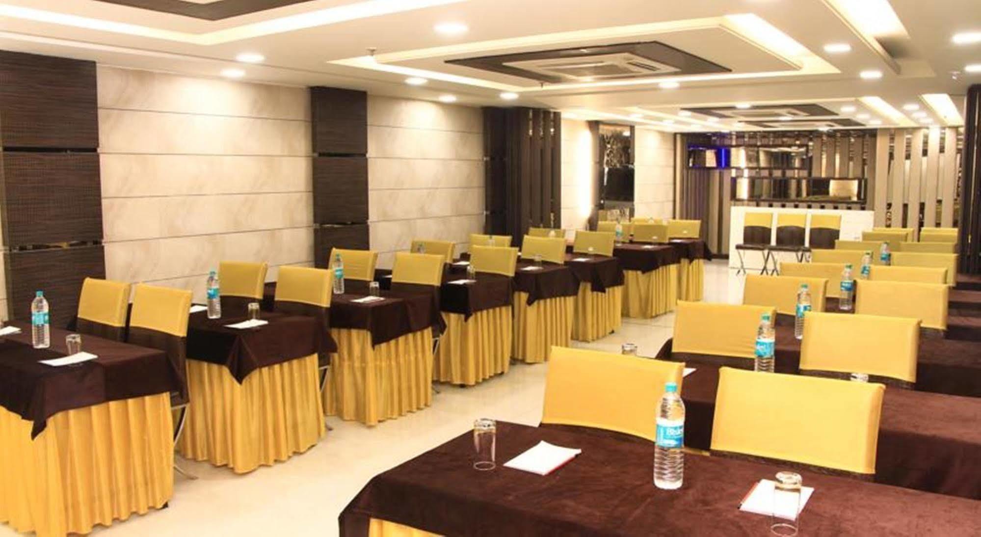 Hotel Gold Souk - Karol Bagh Delhi  Exteriör bild